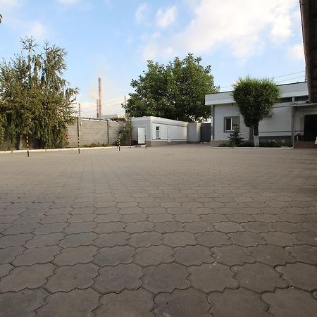Delphin Guest House Бишкек Экстерьер фото