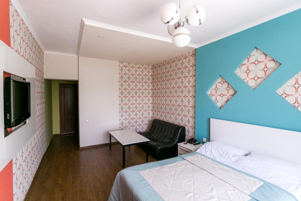 Delphin Guest House Бишкек Экстерьер фото
