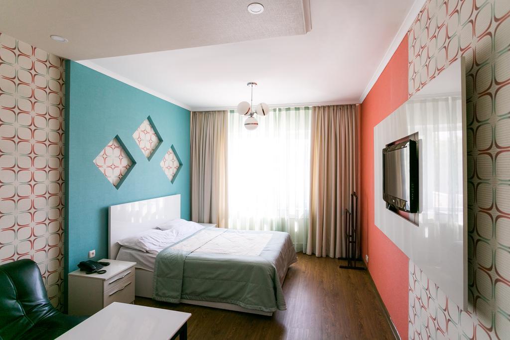 Delphin Guest House Бишкек Экстерьер фото
