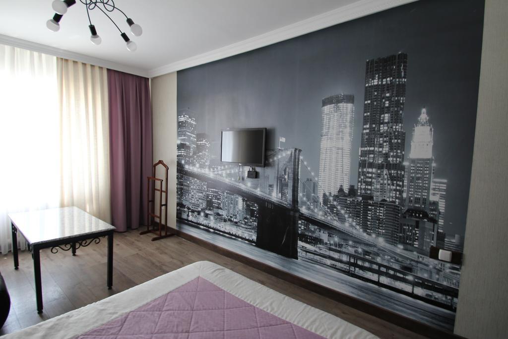 Delphin Guest House Бишкек Экстерьер фото