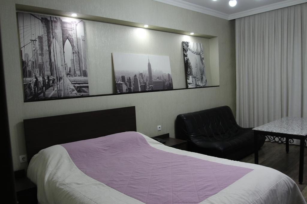 Delphin Guest House Бишкек Экстерьер фото