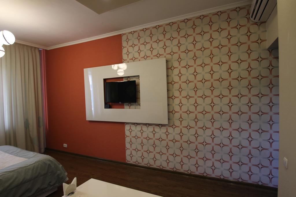 Delphin Guest House Бишкек Экстерьер фото