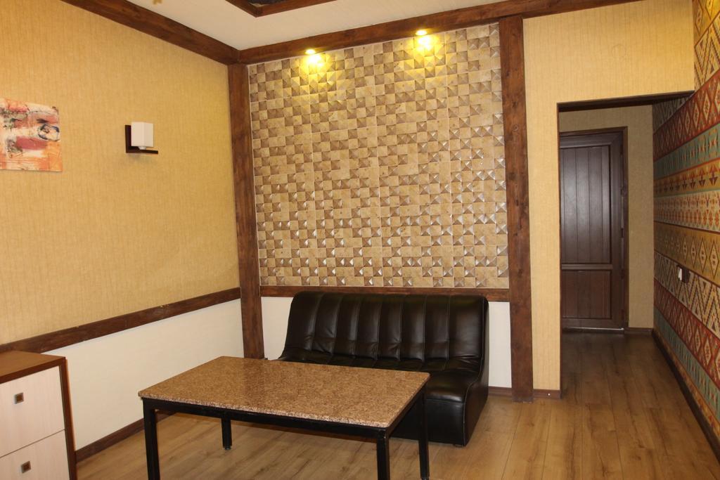Delphin Guest House Бишкек Экстерьер фото